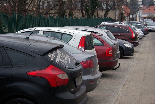 Huszonkét új parkolóhelyet alakítottak ki az Ybl Miklós utcában - forrás: kadarkanet.hu