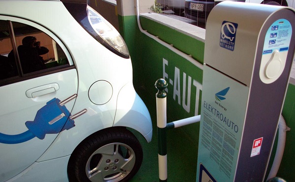 Átadták az első elektromos töltőállomást