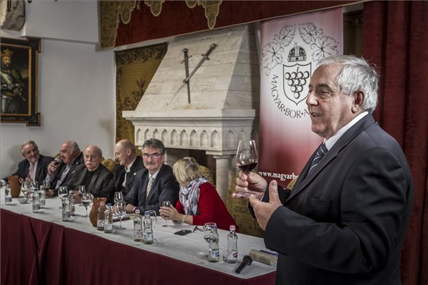 Mészáros Pál nyerte el a 2016-os Év Bortermelője Magyarországon díjat