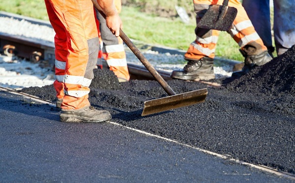 15 millió forintból közel 200 utcában javítják ki az úthibákat Szekszárdon - forrás: kadarkanet.hu