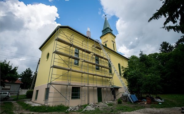 Református templomokat újítanak fel Tolnában